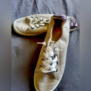 Roxy sneakers
